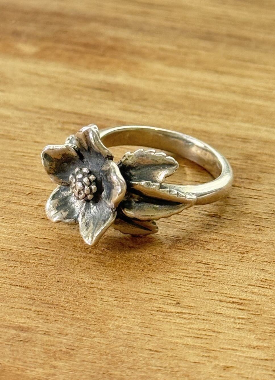 James Avery RARE Retired Silver Christmas Flower Ring Size 5.5